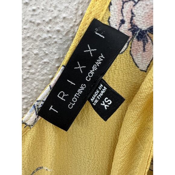 NWTs Trixxi Short Sleeve Yellow and Blue Floral Faux Wrap Romper Size XS - Picture 8 of 16